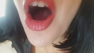 ချစ်လေး၊ မင်းရဲ့ မိထွေး ဒီနေ့ မင်းကို ကျောင်းတက်ခွင့်မပေးဘူး... ငါ မင်းကို အရမ်းလိုတယ်...